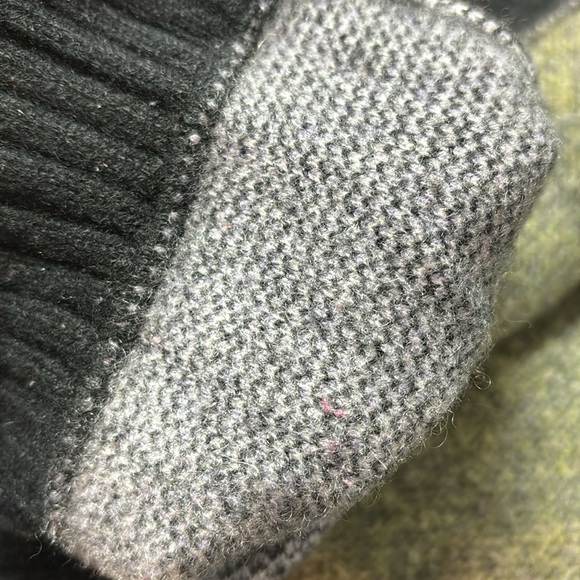 Mickey Mouse sweater no tags. - Picture 7 of 7